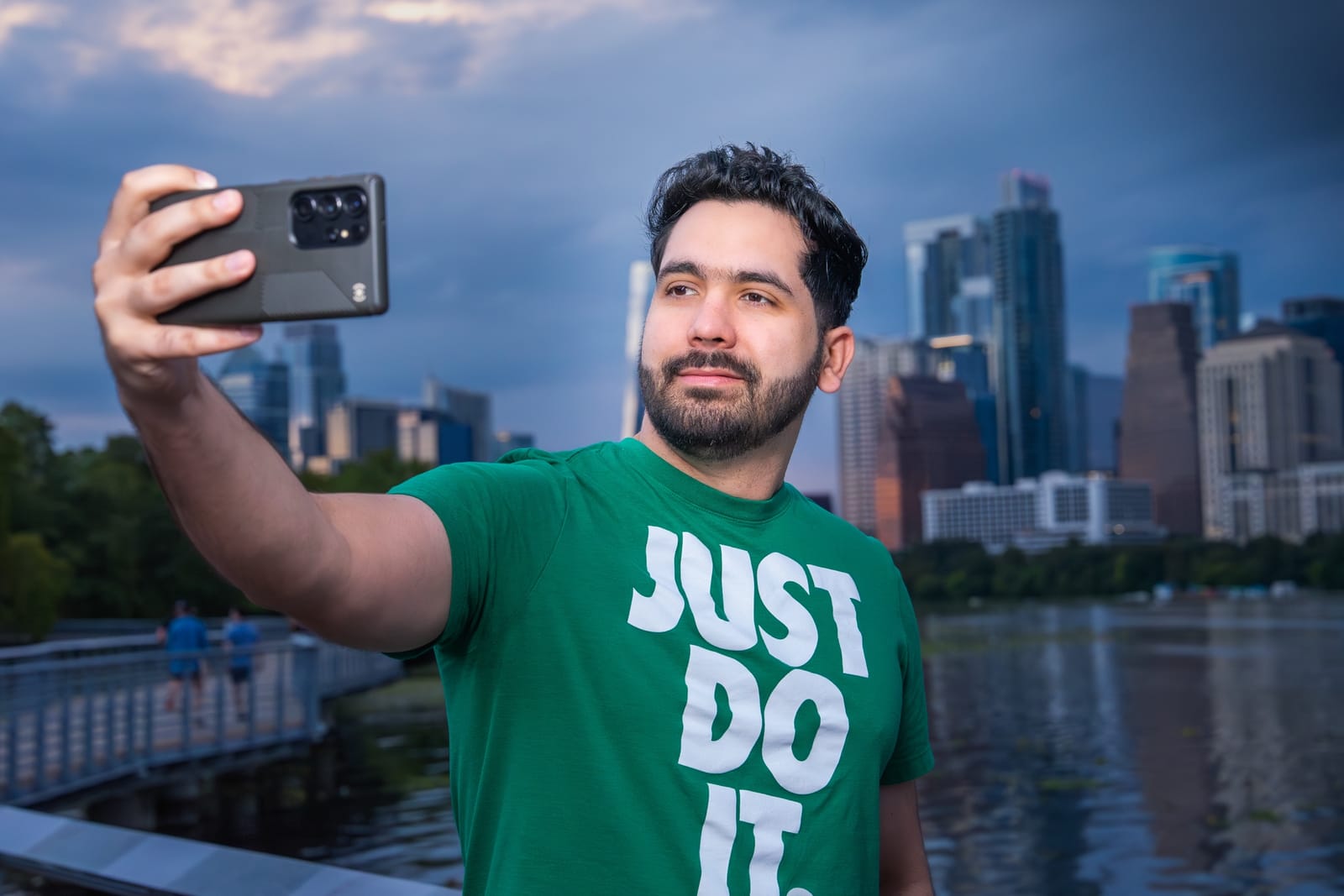 Retrato de branding personal con skyline de Austin